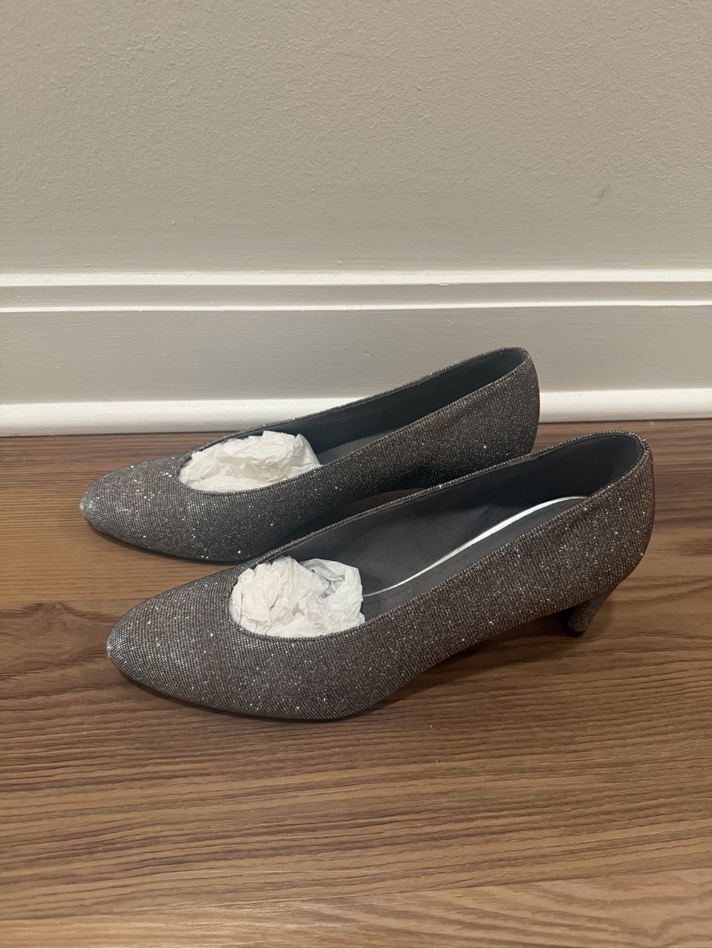 Stuart Weitzman Women's Sparkle Pointed-Toe kitten heels (8) - Picture 2 of 6